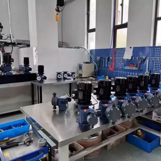 Máy bơm định lượng DOSAKI KM120/0.7-PTCP-US53 370w