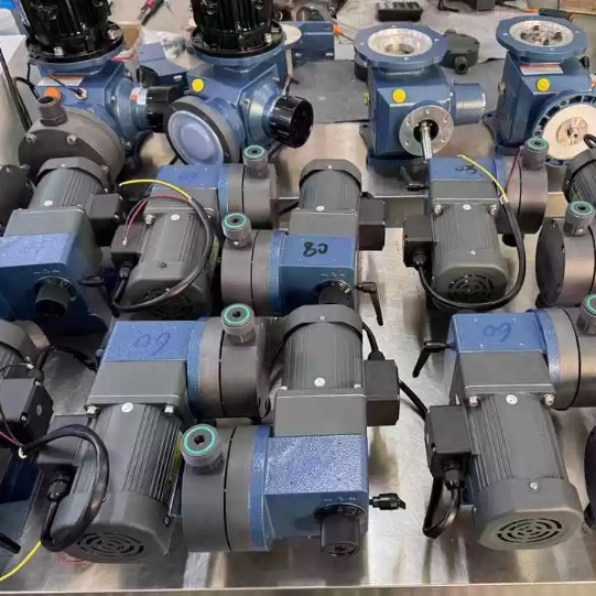 Máy bơm định lượng DOSAKI KS40/0.7-PTCP-HS51 60w